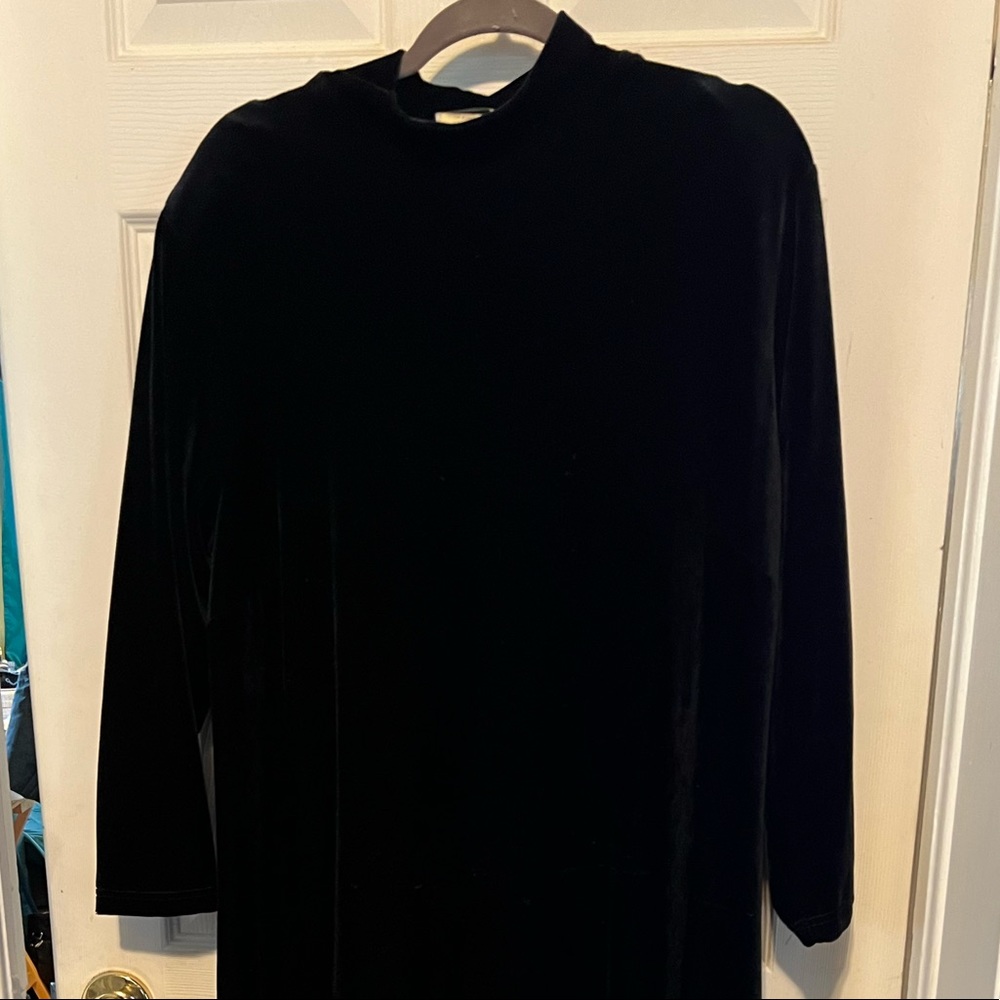 Size 2X (18) Black velvet dress by Clio II Made in USA
